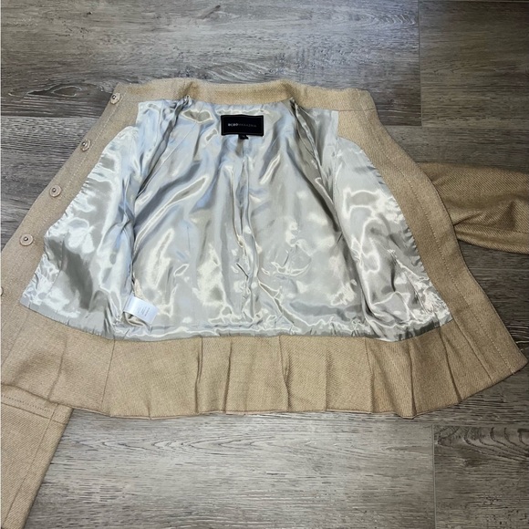 BCBG Max Azria Oatmeal Peplum Cropped Classy Professional Blazer Sz Small - Picture 13 of 15